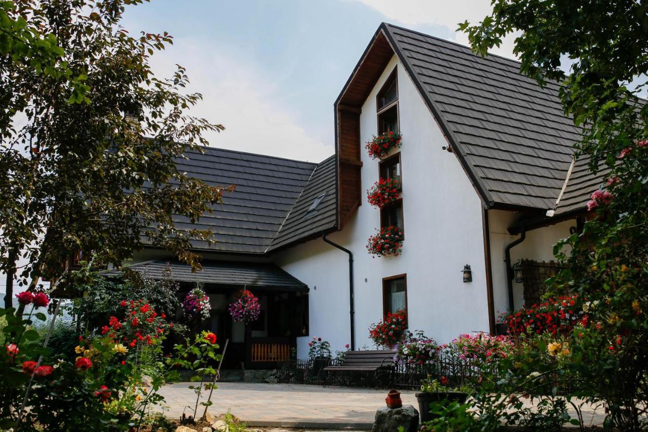 Casa Baciu Hotell Fundu Moldovei Exteriör bild
