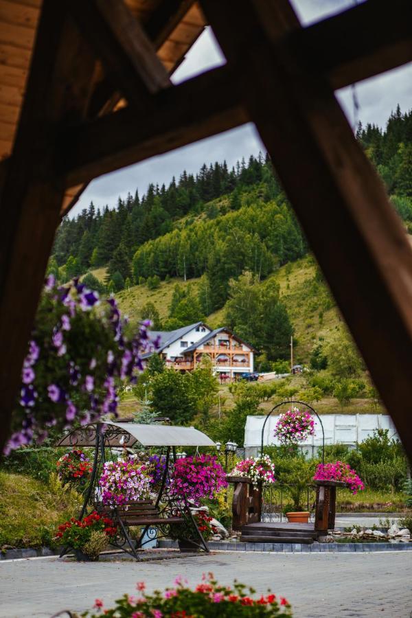 Casa Baciu Hotell Fundu Moldovei Exteriör bild